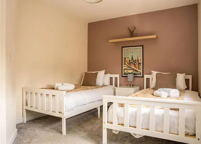 Juststay - 3 Bedroom Luxury With Free Parking Glasgow