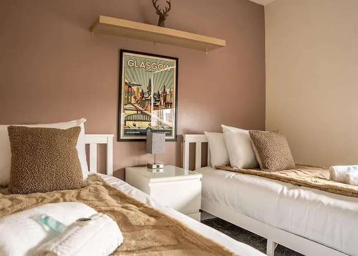 Juststay - 3 Bedroom Luxury With Free Parking