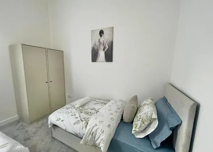 Three Bedroom In Centre *