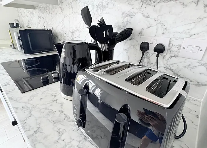 Cozy 3 Bed Home, Free Parking 8 Min To Centre *