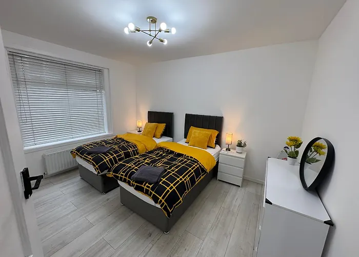 Cozy 3 Bed Home, Free Parking 8 Min To Centre Lägenhet Glasgow