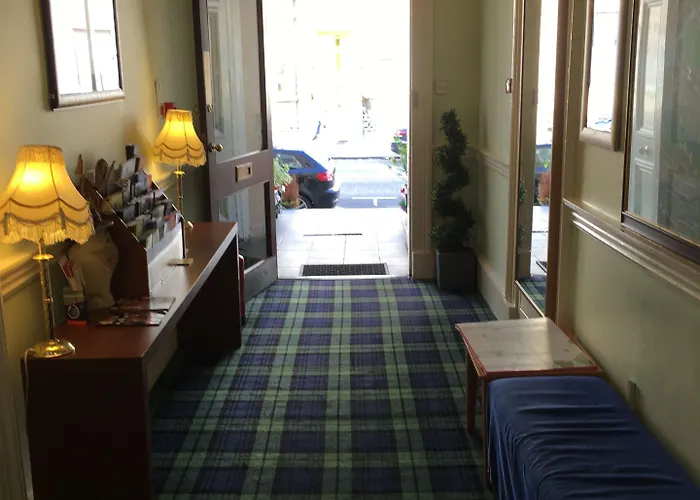 Smiths בית הארחה 3*