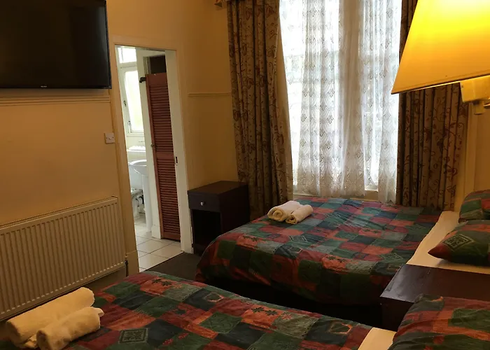 Smiths בית הארחה 3*