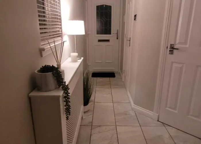 3 Bedroom Sleeps 6 Free Parking Glasgow