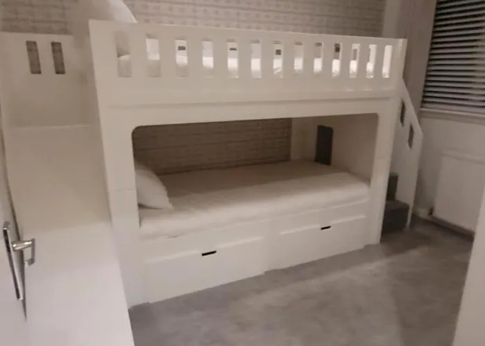 Dom wakacyjny 3 Bedroom Sleeps 6 Free Parking