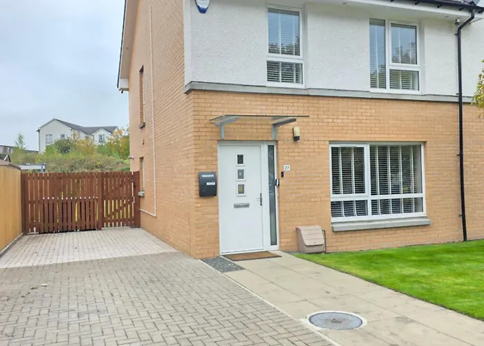 Entire Spacious 3-bed Family Home, Centre, Free Parking, Garden Appartement *