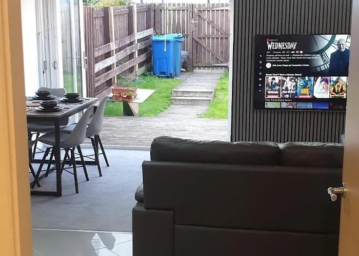 Oatlands Oasis-free Parking-2 Minutes From M74 *