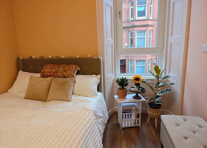 Newly Renovated West End Apartament