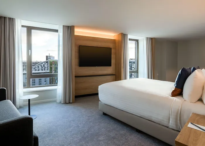 Courtyard By Marriott Sec Hotell 4*