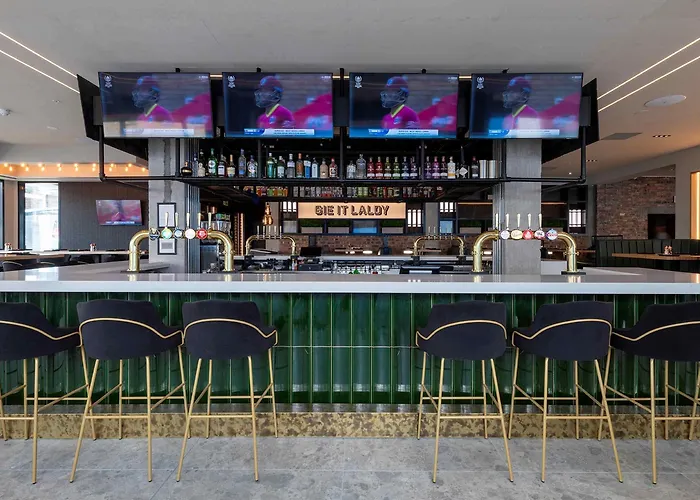 Sandman Signature Отель