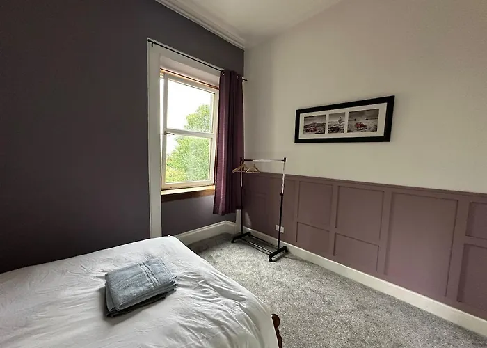 Victorian 5 Bedroom House Free Parking Sse *