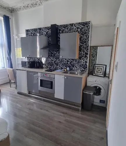 Centre - Charing Cross *