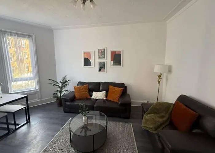 Apartment 2br Flat With Parking Near And Parks *