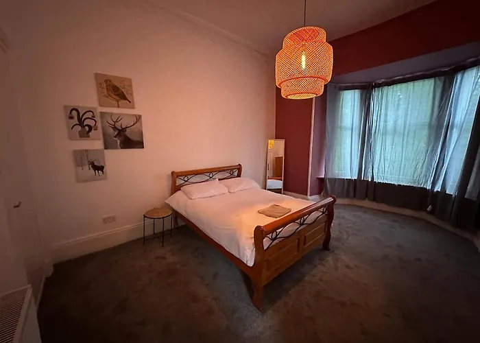 Victorian 5 Bedroom House Free Parking Sse *