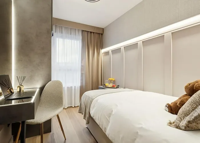 2br West End Near Botanic Gardens *