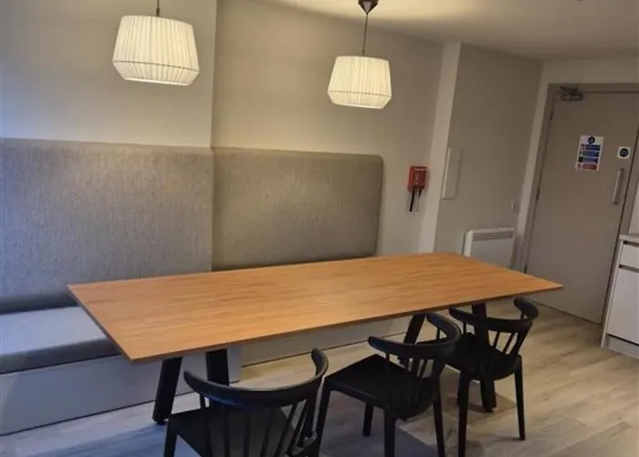 For Student Only Student Roost Gibson Street Глазго