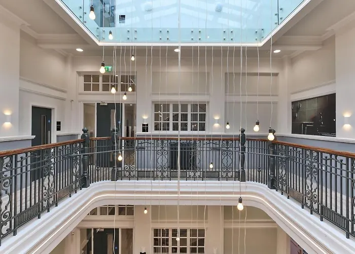 For Students Only - Willowbank In * Glasgow