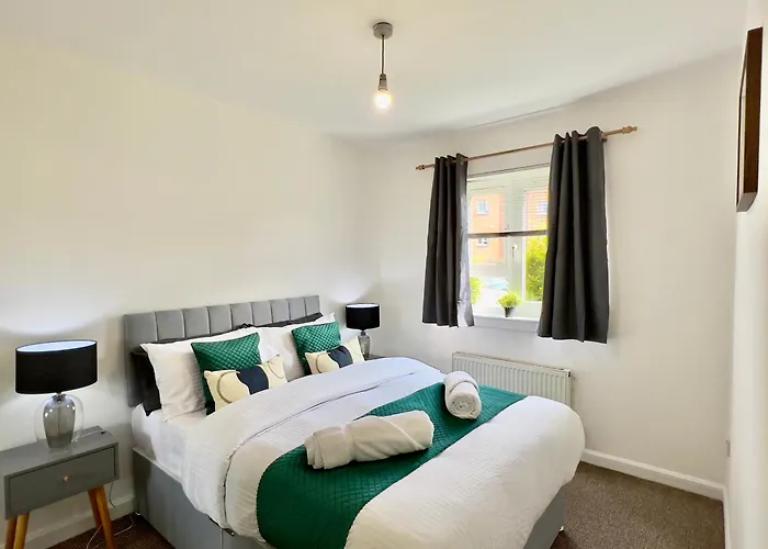 Stylish With Free Parking Near Town Apartment Glasgow