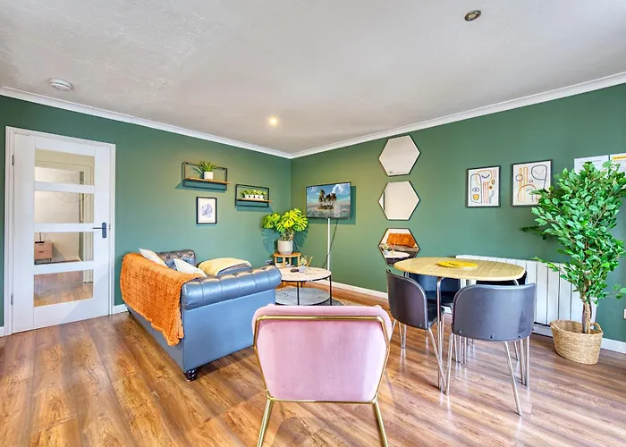 New Slick Finnieston Pad W/ Free Parking