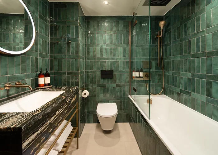 Carlton George Hotell 4*