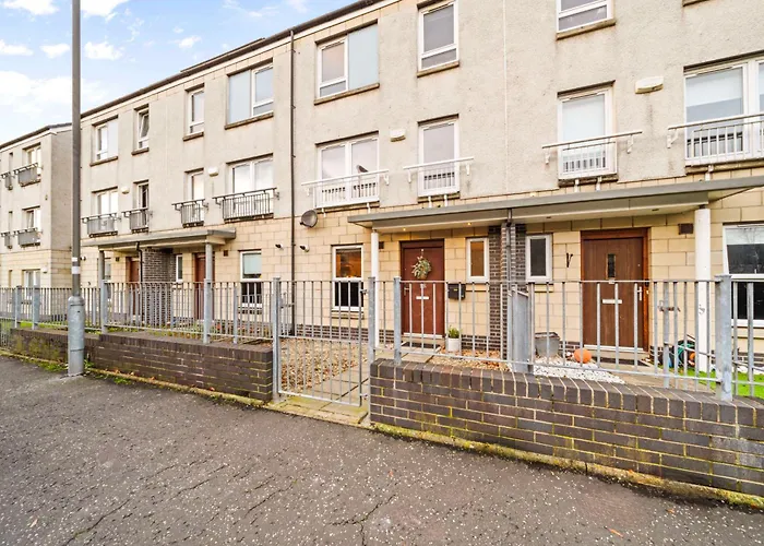 Urban Elegance - Spacious 5-bed In Holiday home *