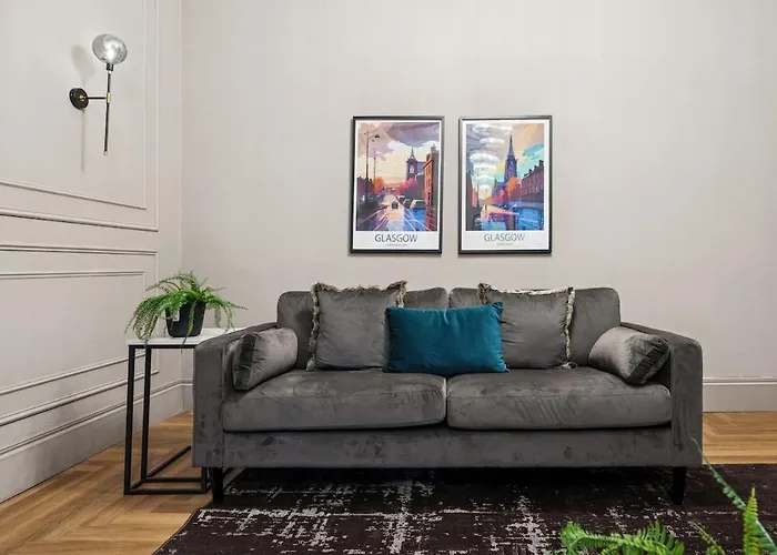 Holiday home Spacious 5 Bedroom With 3 Bathrooms And Private Parking Glasgow