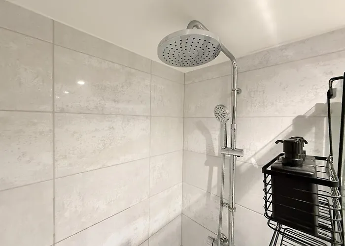 2-bed Flat In East End