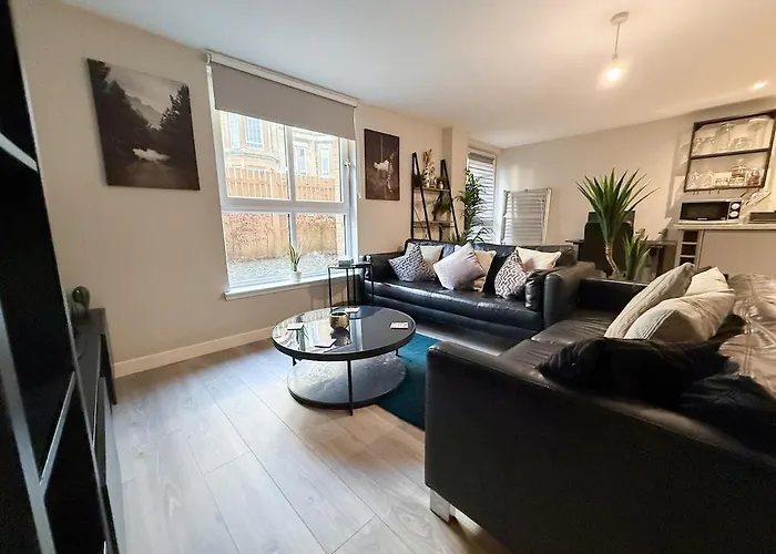 Apartment 2-bed Flat In East End *