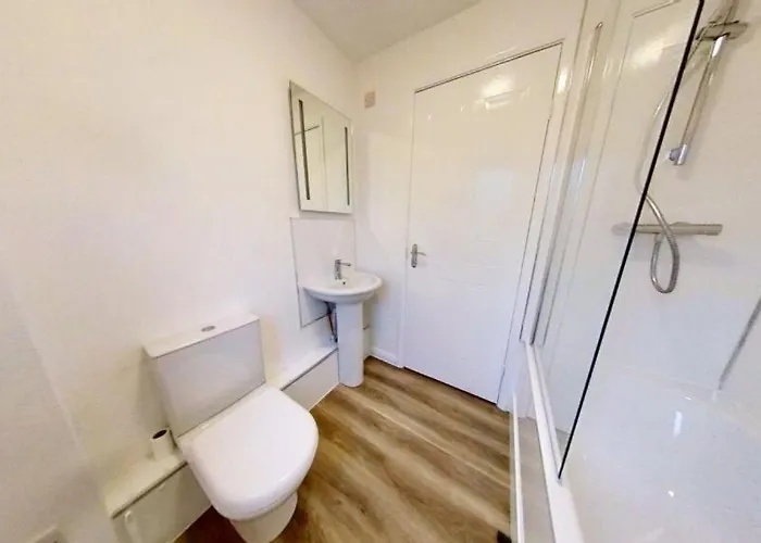 West End With Fast Wifi - Walk To Subway Glasgow