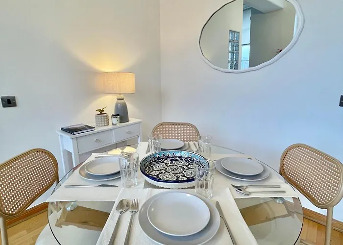 Luxury Historic City-centre Flat & Free Parking Apartment Glasgow