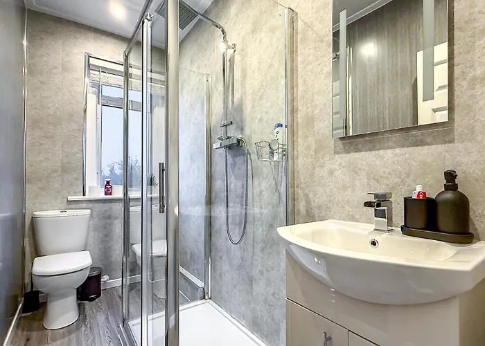 Quite And New House, Commore Drive شقة *