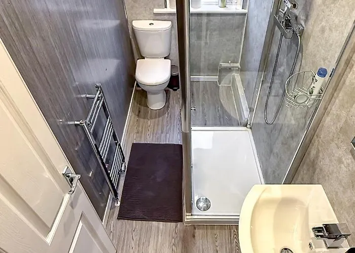 Quite And New House, Commore Drive * غلاسغو