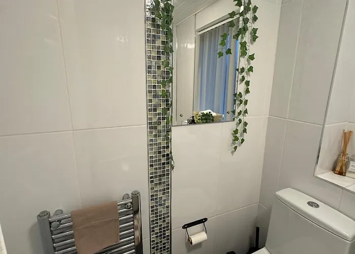 Cosy Barrowlands Stay-spacious & Free Parking *