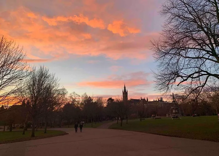 Warm Upgraded Top-floor Flat In Finnieston Apartment Glasgow