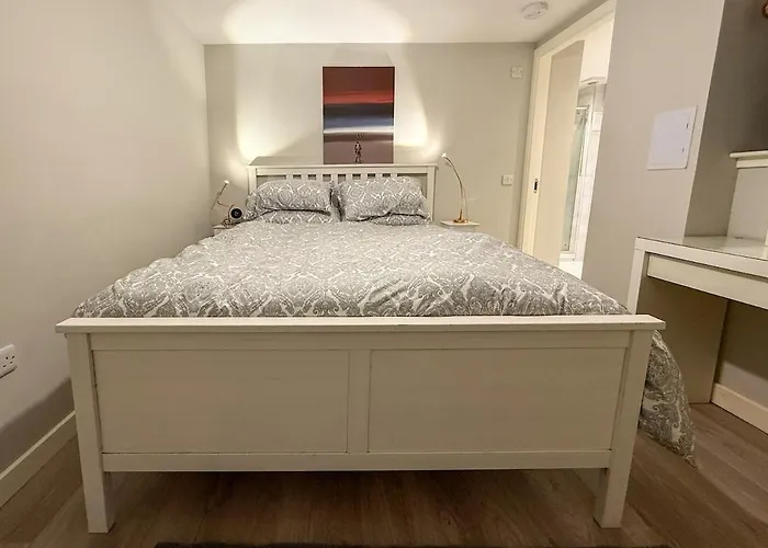 2-bed Flat In East End * Glasgow