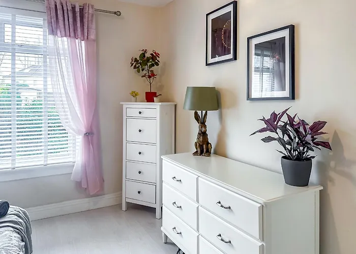 Quite And New House, Commore Drive * غلاسغو