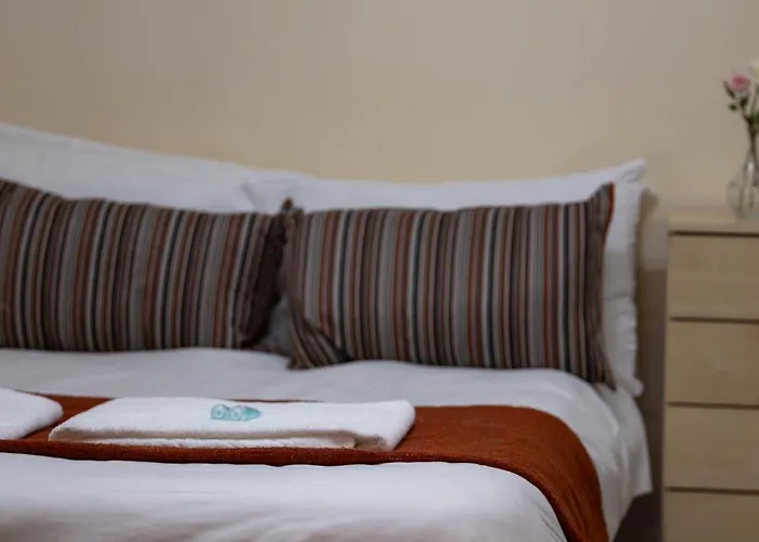 53 Dorset Street G3 7ag * Glasgow