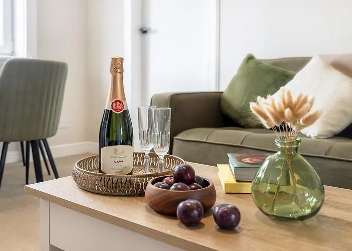 Modern 3 Bedroom In Kings Park * Glasgow