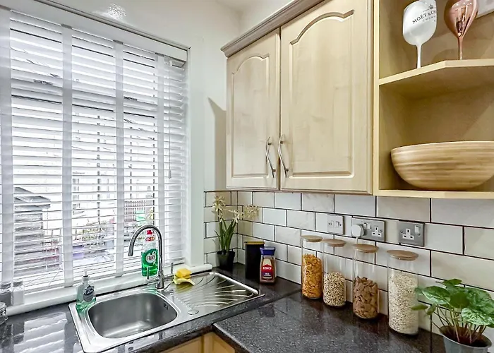 Quite And New House, Commore Drive * غلاسغو