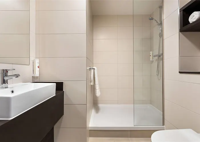 Ramada By Wyndham East Kilbride 3*