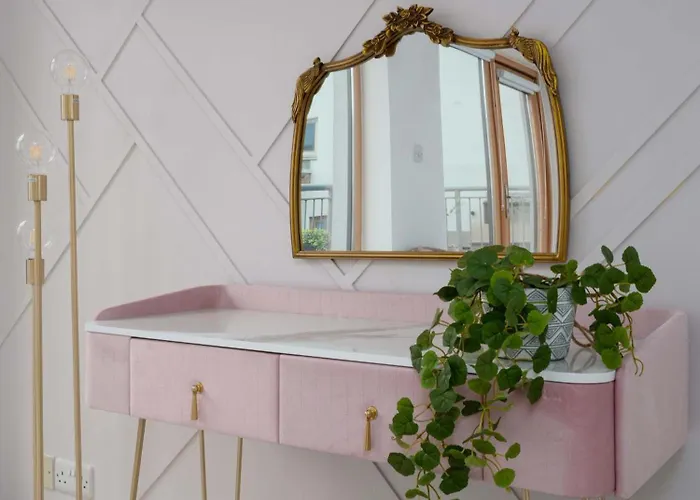 Newly Renovated 3 Bedroom Modern House *