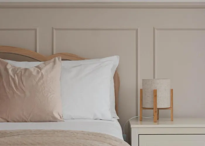 Ferienhaus Newly Renovated 3 Bedroom Modern House