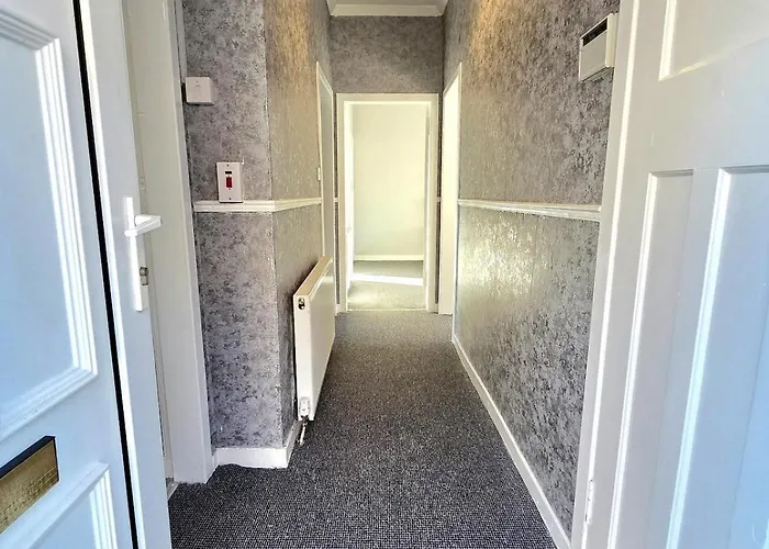 Vakantiehuis Bright And Cozy 3br Near Hampden Park