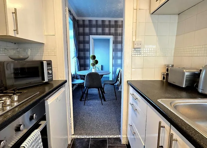 Bright And Cozy 3br Near Hampden Park Vakantiehuis