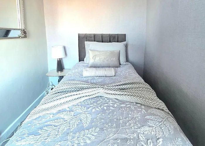 Bright And Cozy 3br Near Hampden Park