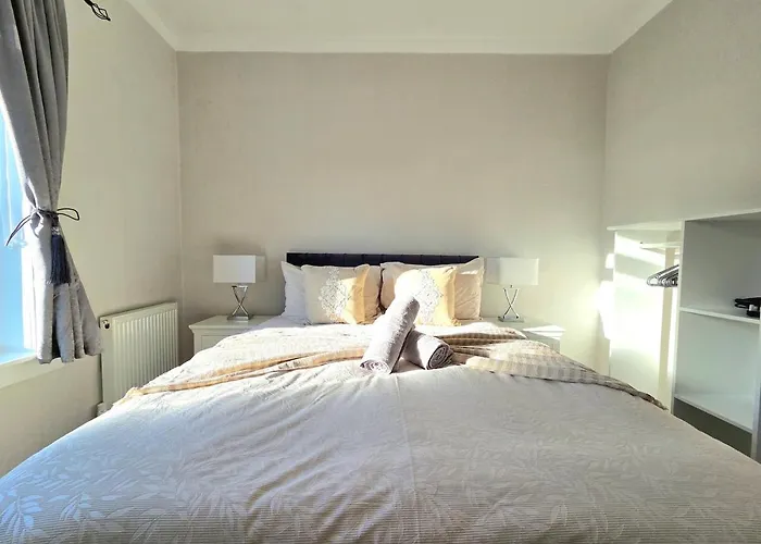 Bright And Cozy 3br Near Hampden Park Vakantiehuis *