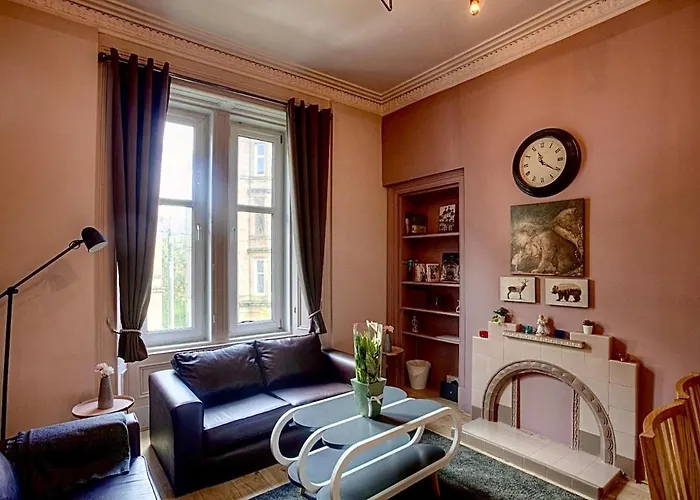 Homely 2 Bed Victorian West End Apartament *