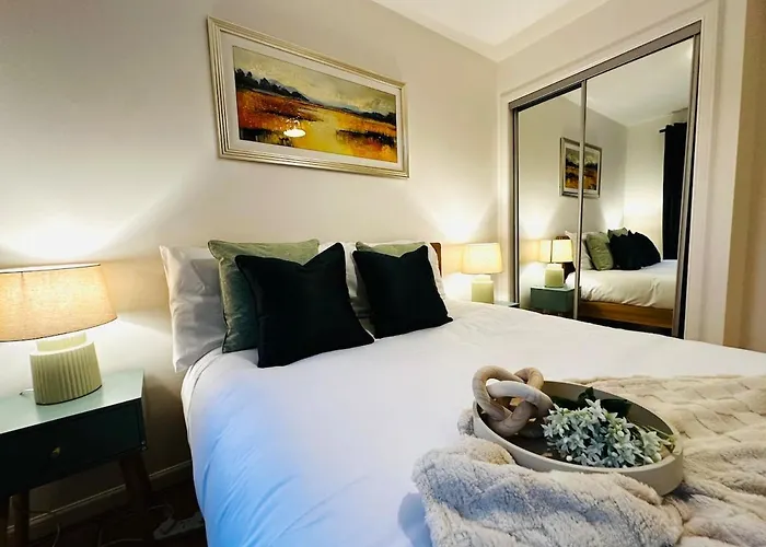 Modern 2 Bedroom Ground Floor Near Centre