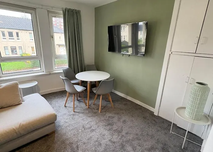 In Glasgow3br -ziplinks - Sleeps 6 G51 *