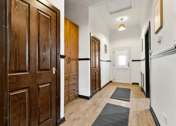 Apartamento Free Parking - Sleeps 6 - 2 Bedrooms - Great Transport Links